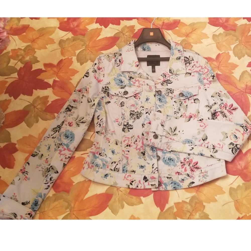 JESSICA SIMPSON WHITE FLORAL JEAN JACKET